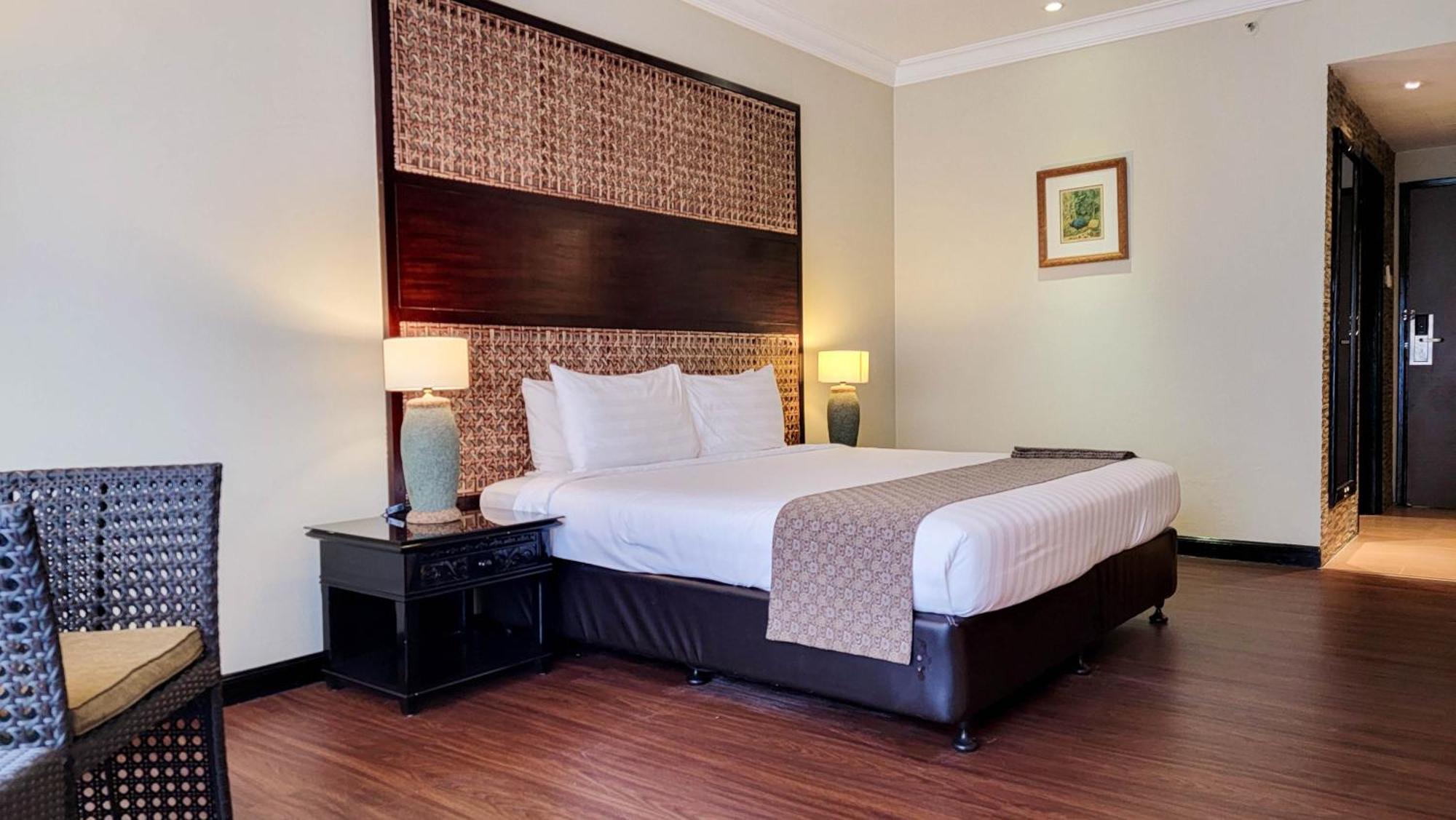 Mines Beach Resort Hotel سيري كيمبانغان المظهر الخارجي الصورة