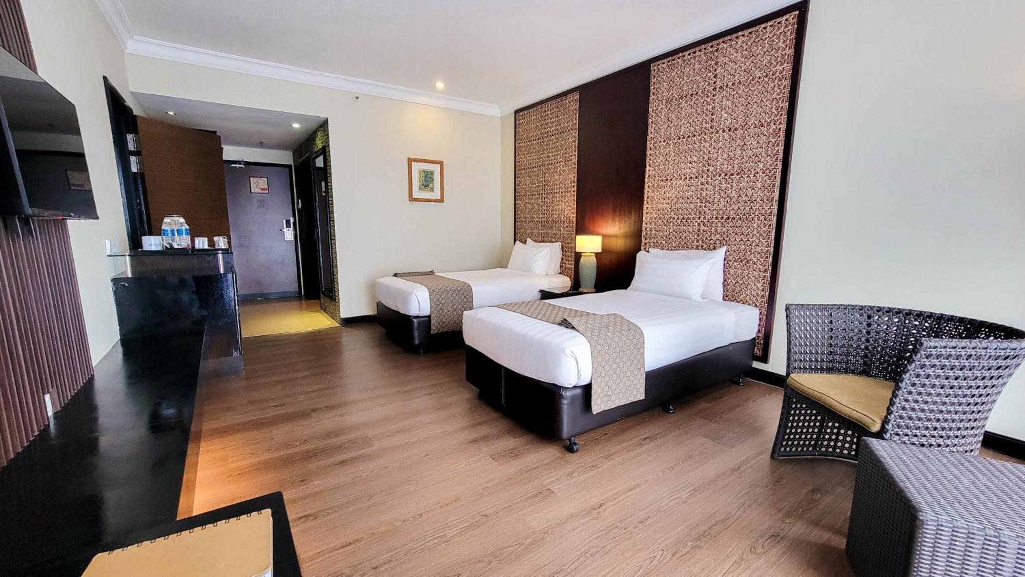 Mines Beach Resort Hotel سيري كيمبانغان المظهر الخارجي الصورة