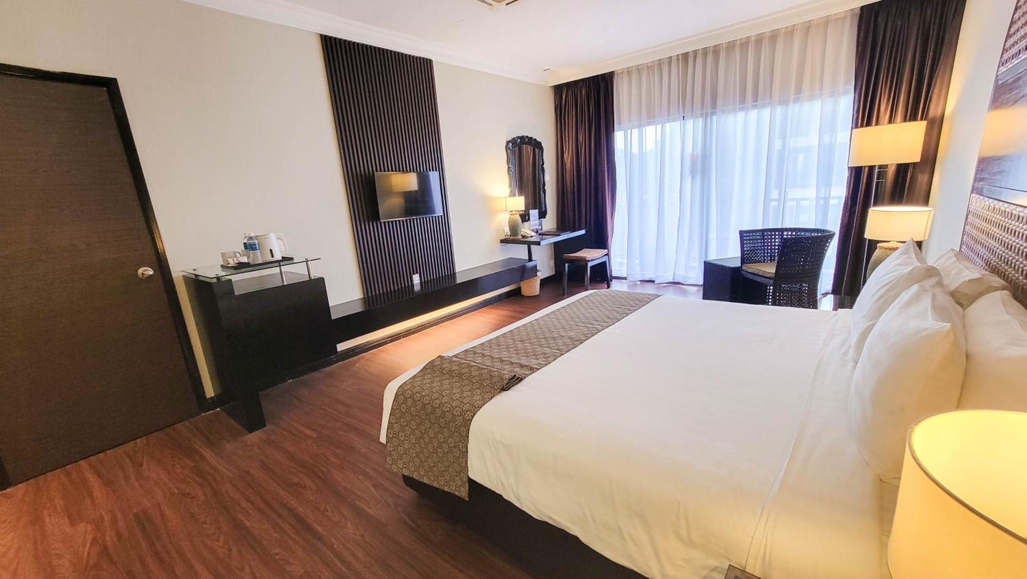 Mines Beach Resort Hotel سيري كيمبانغان المظهر الخارجي الصورة
