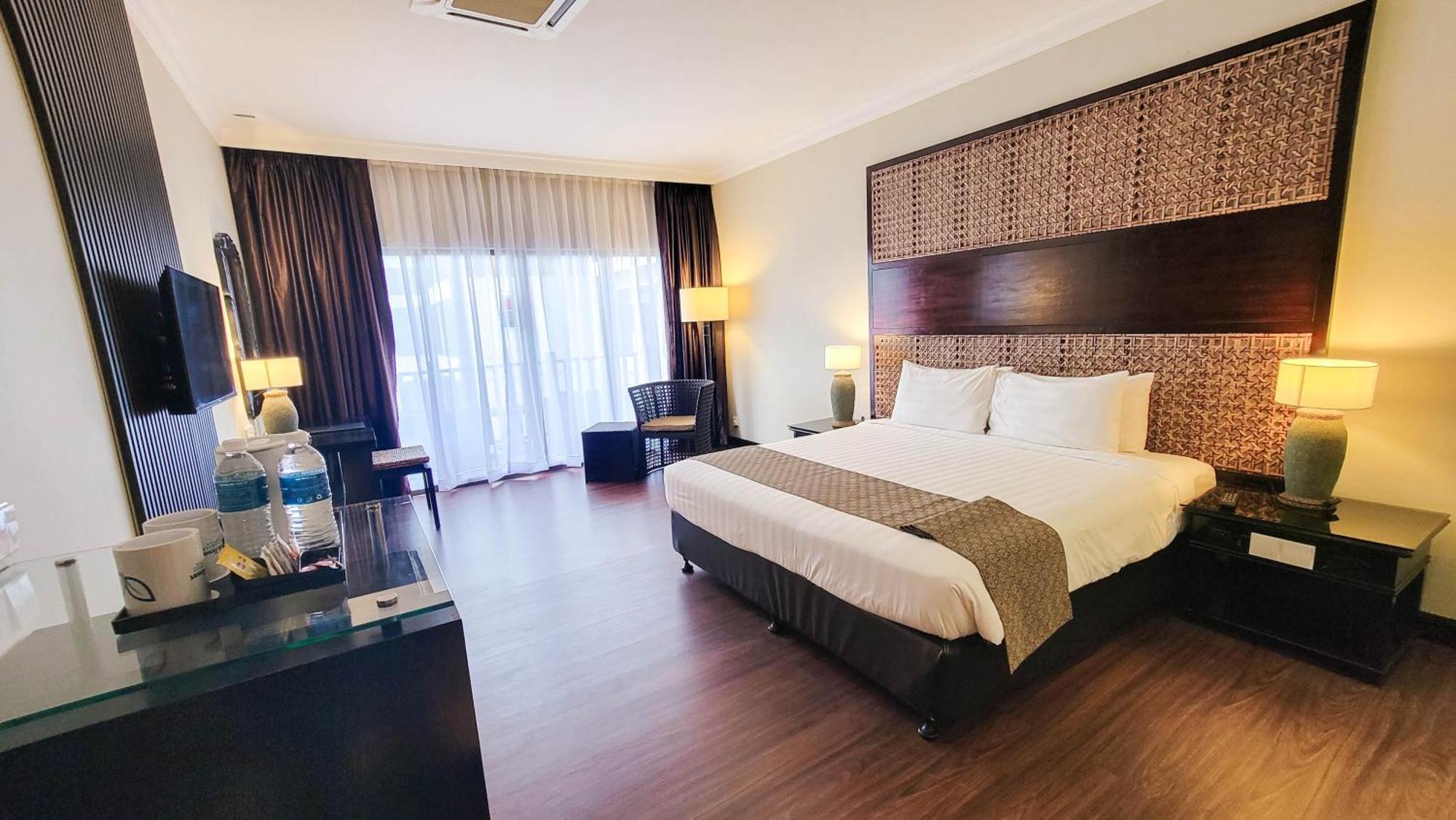 Mines Beach Resort Hotel سيري كيمبانغان المظهر الخارجي الصورة