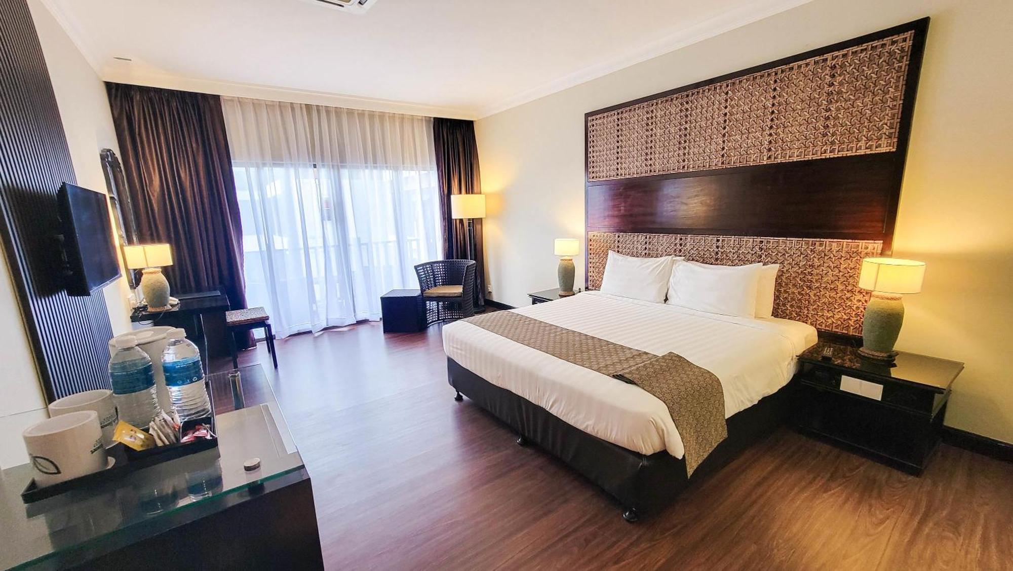 Mines Beach Resort Hotel سيري كيمبانغان المظهر الخارجي الصورة
