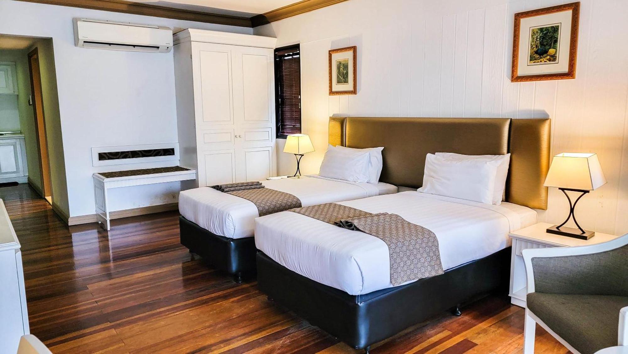 Mines Beach Resort Hotel سيري كيمبانغان المظهر الخارجي الصورة